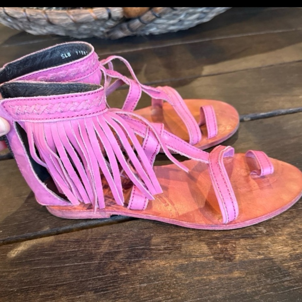 LIBERTY Black Pink Fringe Sandals